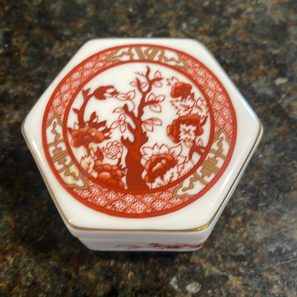 Coalport Indian Tree Coral box